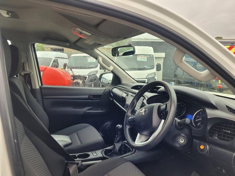 2019 ON 69 PLATE TOYOTA HILUX ACTIVE D-4D 4WD 2400CC DOUBLE CAB PICK UP ULEZ 