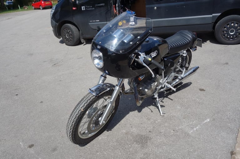 Mash Cafe Racer 400 2022