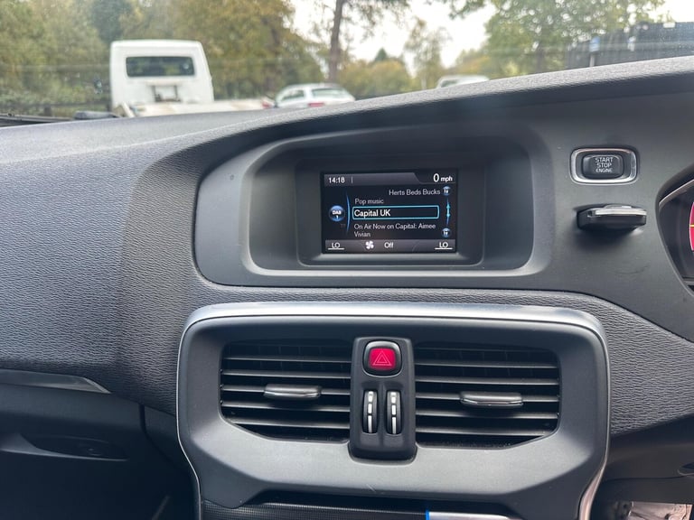 2015 Volvo V40 1.6 D2 R-Design Lux Powershift Euro 5 (s/s) 5dr HATCHBACK Diesel Automatic