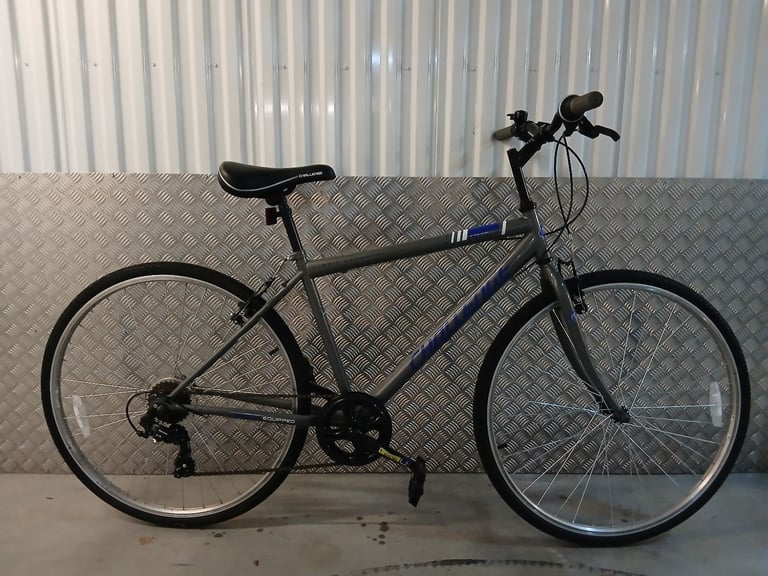 Mens challenge hybrid bike like new 