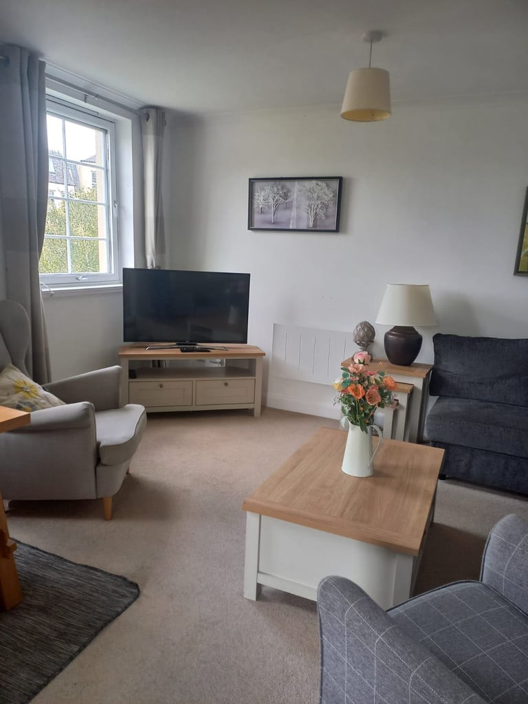 spare room to rent in an apartment at caledonian crescent 