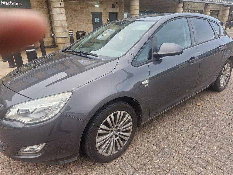 Vauxhall, ASTRA, Hatchback, 2011, Manual, 1598 (cc), 5 doors