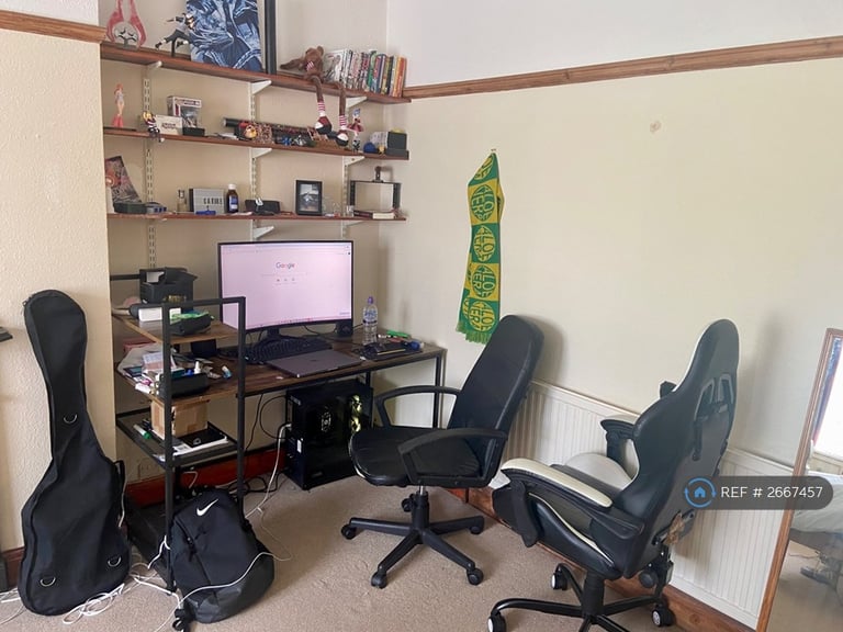 2 bedroom flat in London, London, SW18 (2 bed) (#2667457)