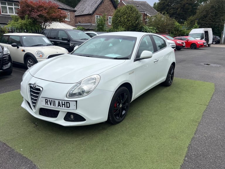 2011 Alfa Romeo Giulietta 1.4 TB MultiAir Lusso Euro 5 (s/s) 5dr HATCHBACK Petrol Manual