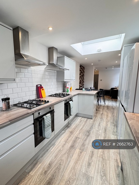 8 bedroom house in Margate Road, Southsea, PO5 (8 bed) (#2662763)