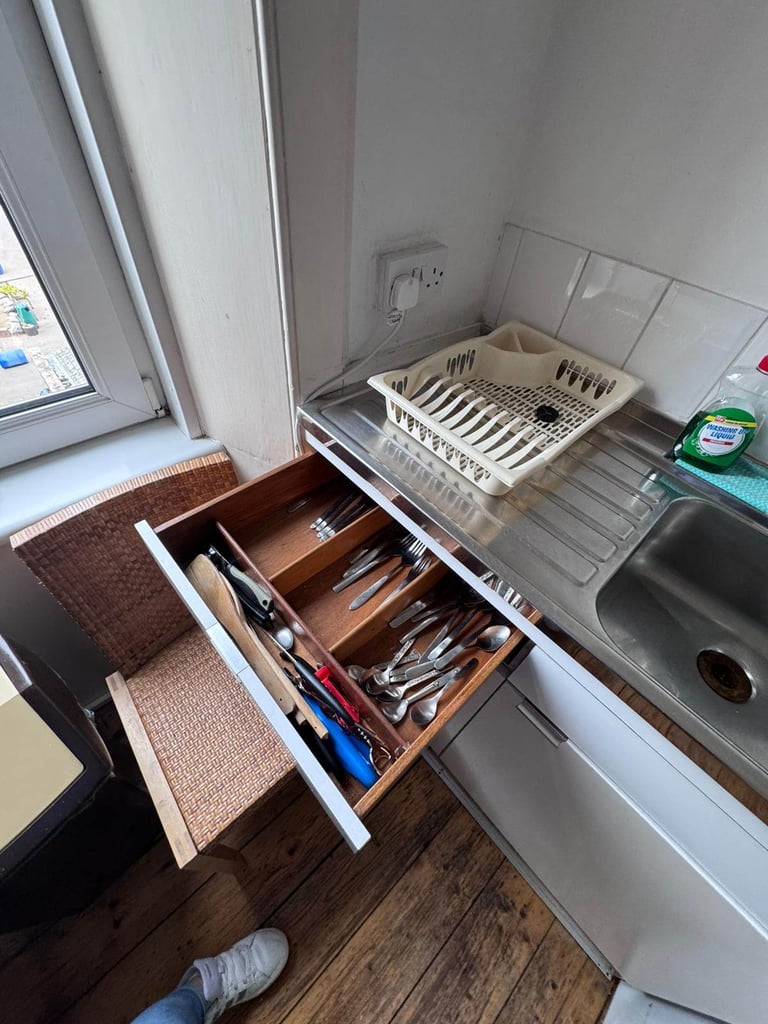  Two bedroom flat to Rent. Edinburgh city. Livingstone place EH9 1PE 