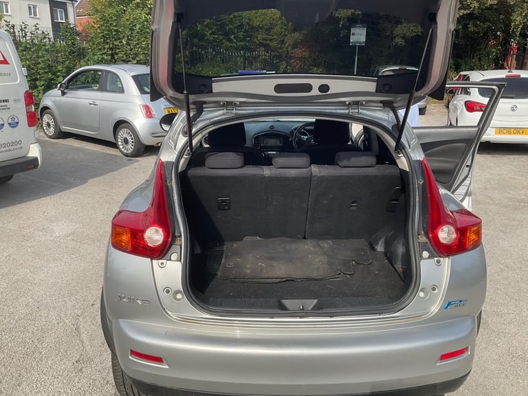 2011 Renault Laguna 2.0 dCi 150 Dynamique TomTom 5dr HATCHBACK Diesel Manual