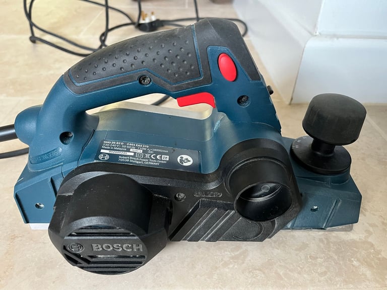 Bosch Professional 710W 240V 2.6mm Corded Electric Planer. 