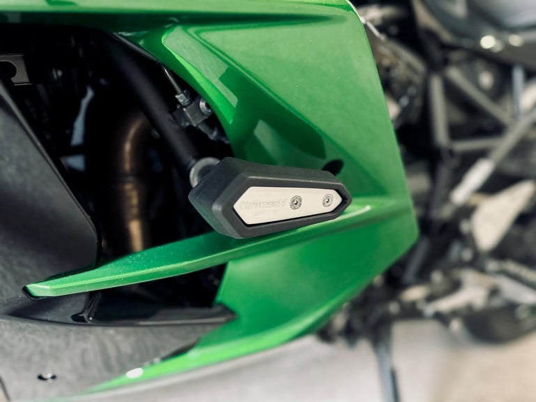 STUNNING ONE OWNER 2023/23 KAWASAKI NINJA H2 SX PERFORMANCE MOTORCYCLE 