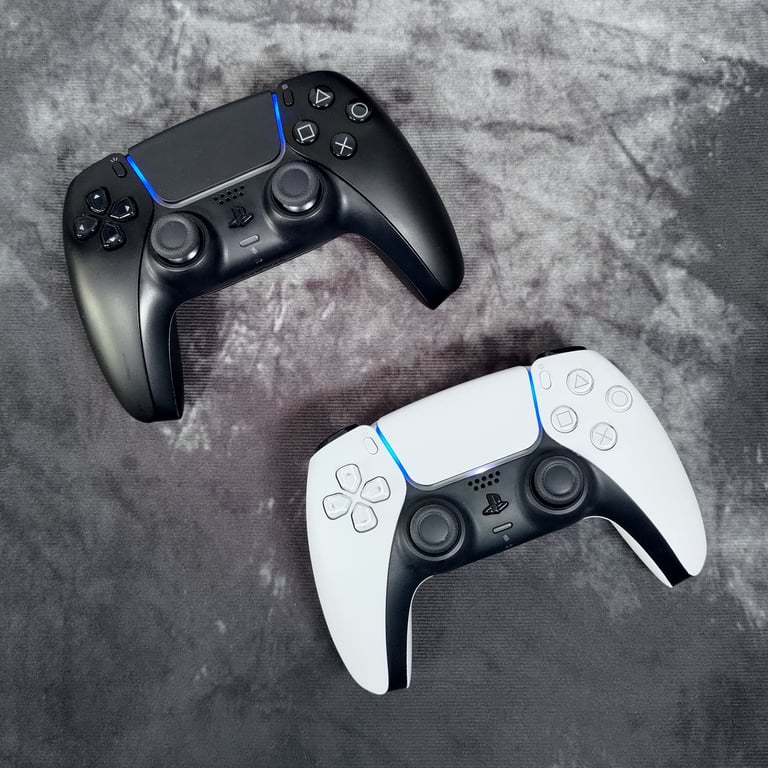 SONY PlayStation 5 - Disc Edition (CFI-1016A) 2 Controllers + Dbrand Darkplates + Damascus Holo Red