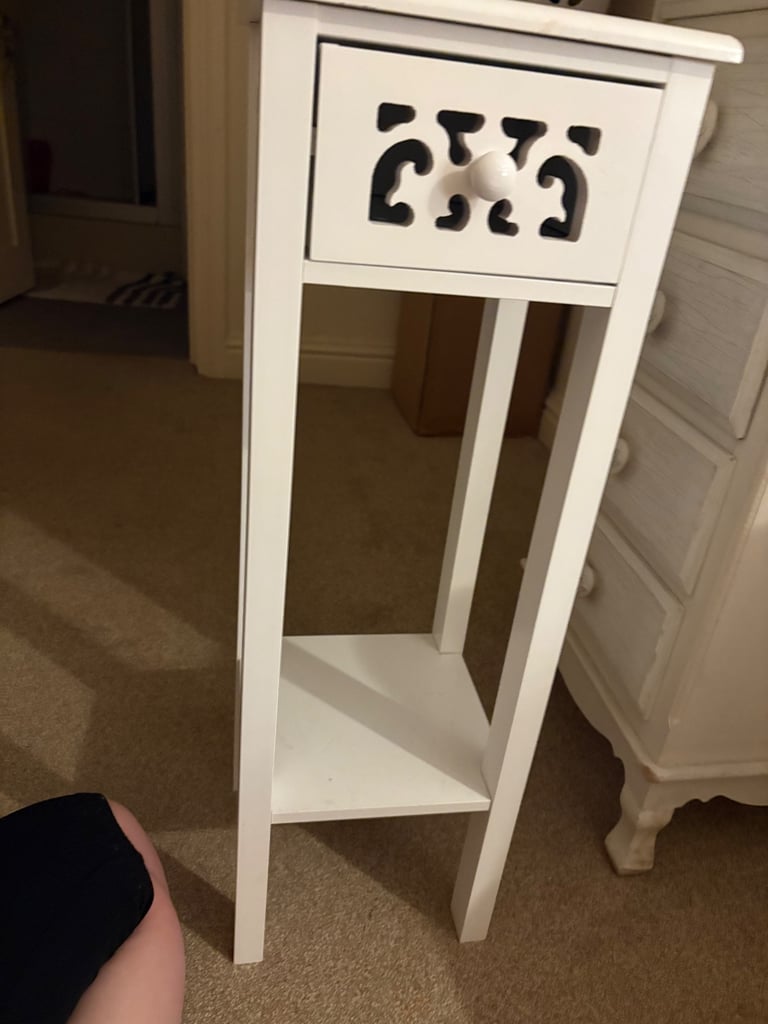 image for White small dressing table. 