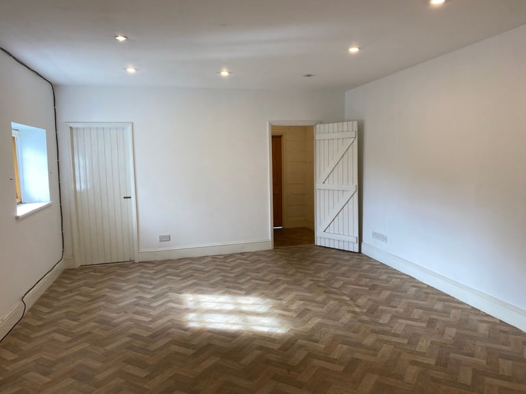 Unit / Workshop / Storage to rent Tunbridge Wells, Kent (2,500 sq ft)
