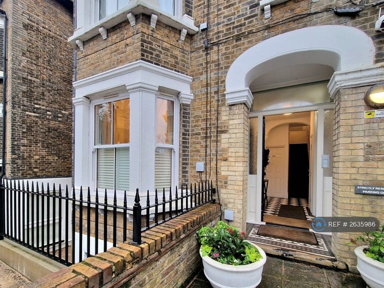 image for 2 bedroom flat in Queens Road, Brentwood, CM14 (2 bed) (#2635986)