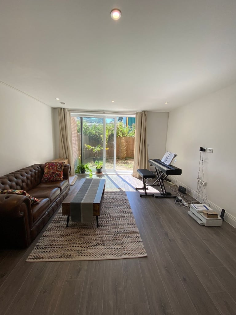 Very Spacious  2 big  double bedroom flat Oxford near West Way Square  shopping OX2  
