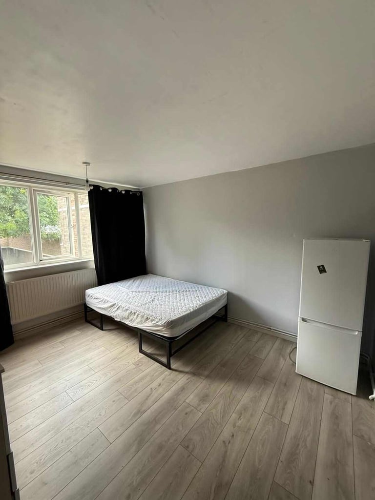 DOUBLE ROOM AVAILABLE NOW Clark Street, E1 – 4 minutes from station