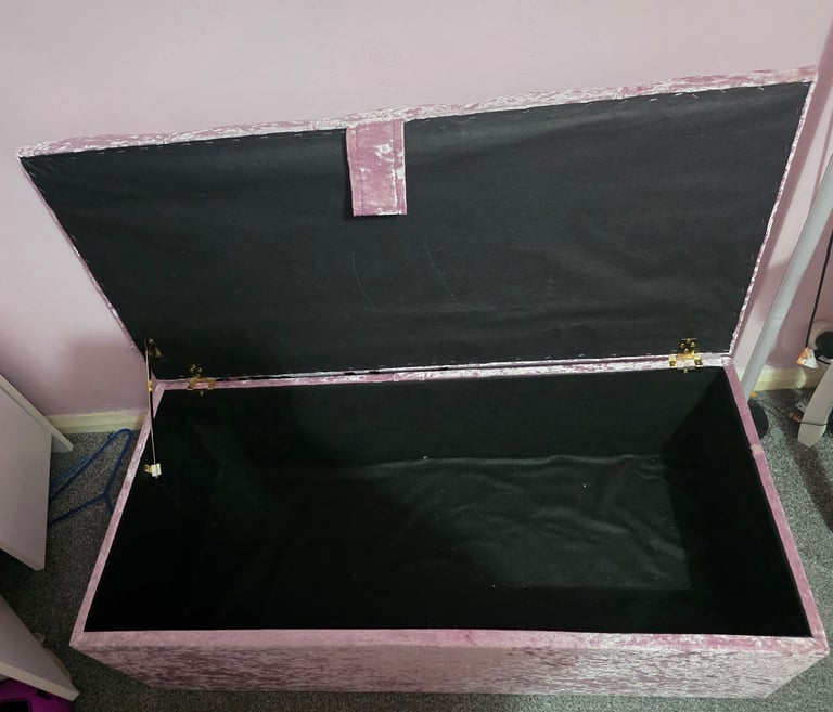 Pink crushed velvet ottoman