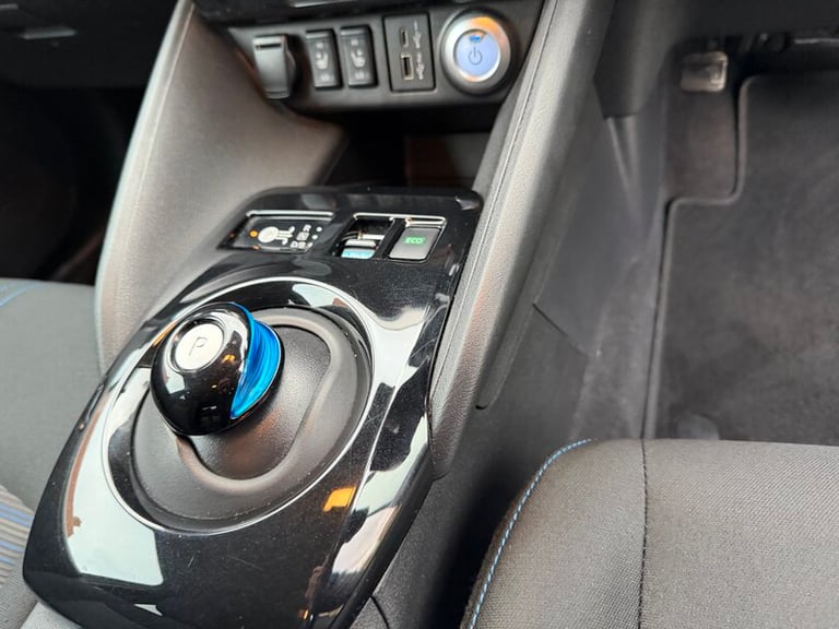  Nissan Leaf LEAF N-connecta 5dr Hatchback Electric Automatic