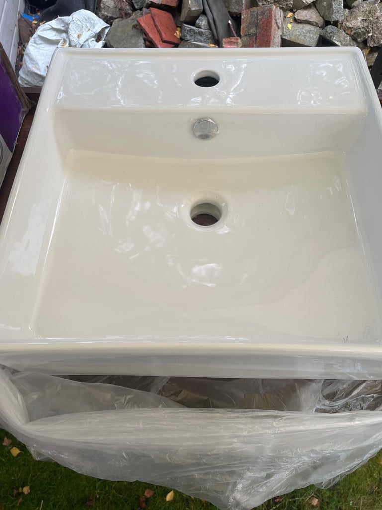 Counter top ceramic sink 