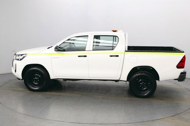 2022 Toyota Hilux 2.4 D-4D Active Pickup Double Cab 4WD 150 BHP Euro 6 ULEZ Free PICKUP Diesel Ma...