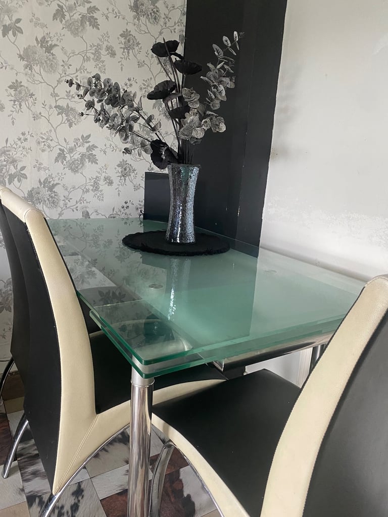Extended Dinning Table and 4 Chairs!! 