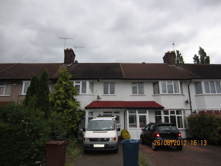 ONE BEDROOM with separate kitchen and family bathroom, with GARDEN AVAILABLE for professional 