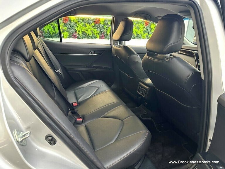 Toyota Camry 2.5 VVT-I DESIGN [SAT NAV, LEATHER, HEATED SEATS &amp; REVERSE CAMERA]