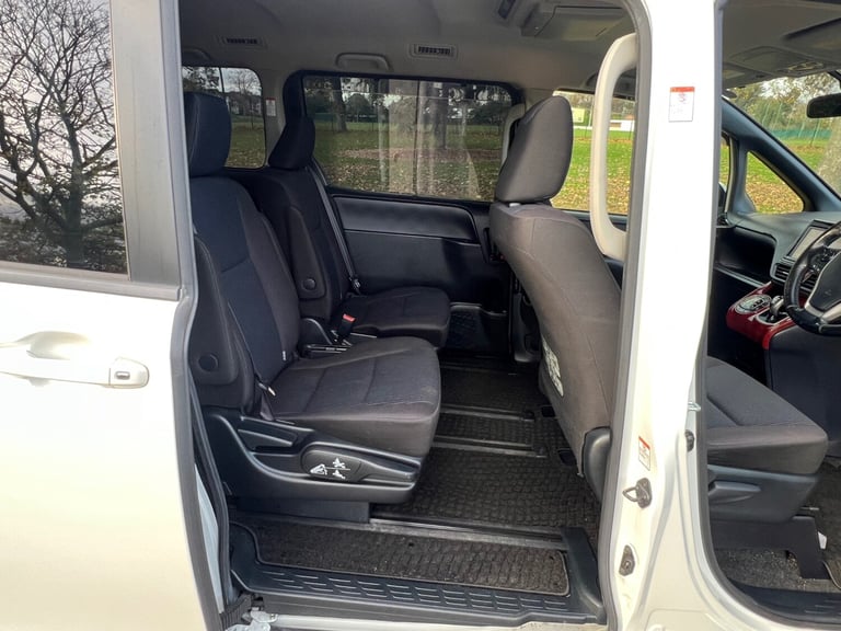 2015 Toyota Noah MPV Hybrid Electric  Automatic