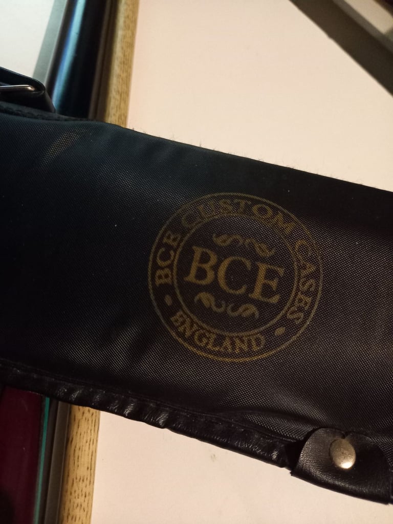 2 Peice snooker cue with case