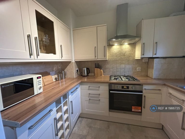 2 bedroom flat in Vaughan House, London, SW4 (2 bed) (#1986735)