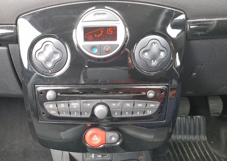 Cheap Renault Clio 1.2 Low Insurance 3Dr Full Service History Low Tax (CORSA FIESTA AYGO A3)