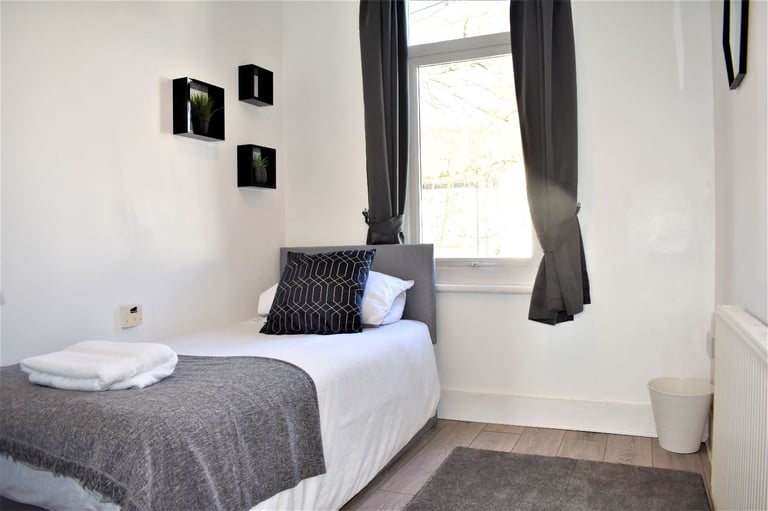 4 Bedroom House in Southend On Sea To Rent (Company let available)