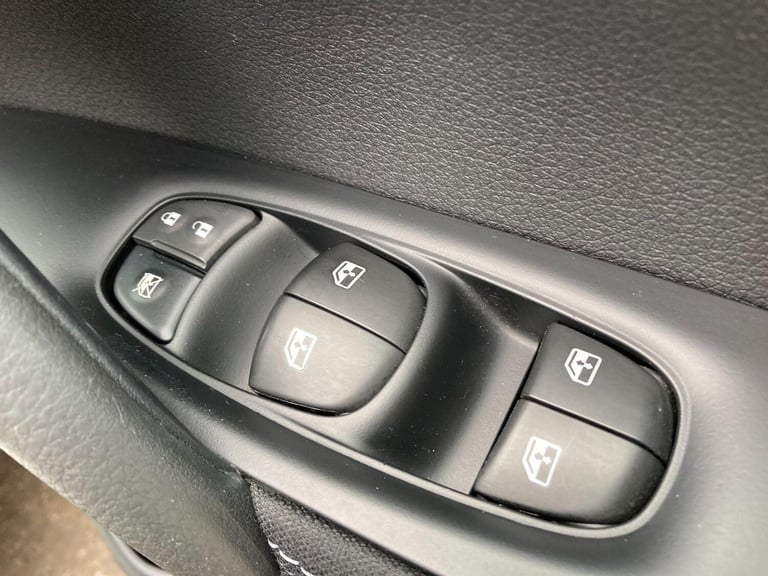  Nissan Qashqai 1.2 DIG-T N-Connecta SUV 5dr Petrol Manual Euro 6 (s/s) (115 ps) Petrol Manual