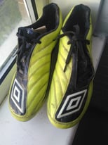 Sz 11 mens football boots