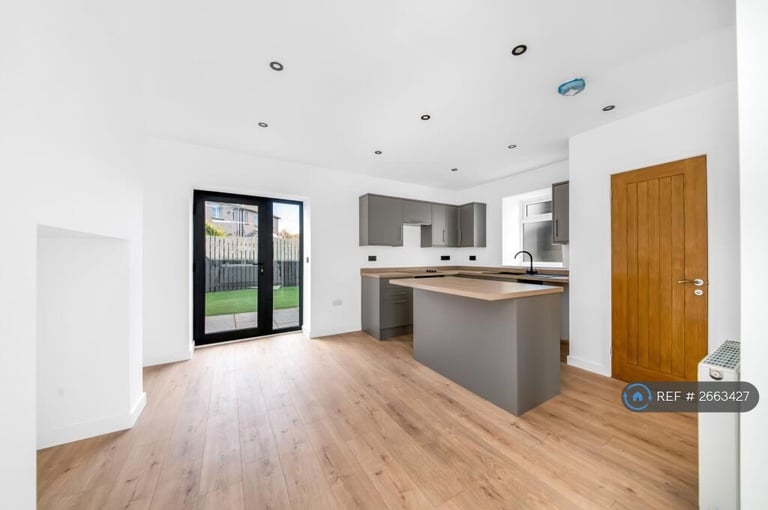 3 bedroom house in Westfield Avenue, Huddersfield, HD3 (3 bed) (#2663427)