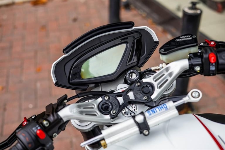 MV Agusta Brutale LOW MILES ! CARBON ! STUNNING