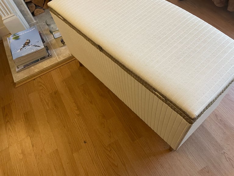 Fantastic original 1970s Ottoman in Cream and Gold - delivery is possible