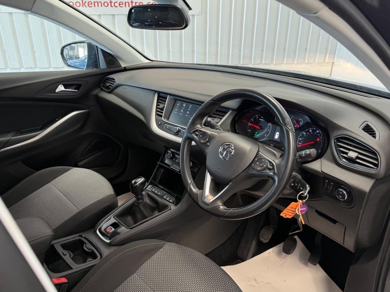 2018 Vauxhall Grandland X 1.2 Turbo SE Euro 6 (s/s) 5dr HATCHBACK Petrol Manual