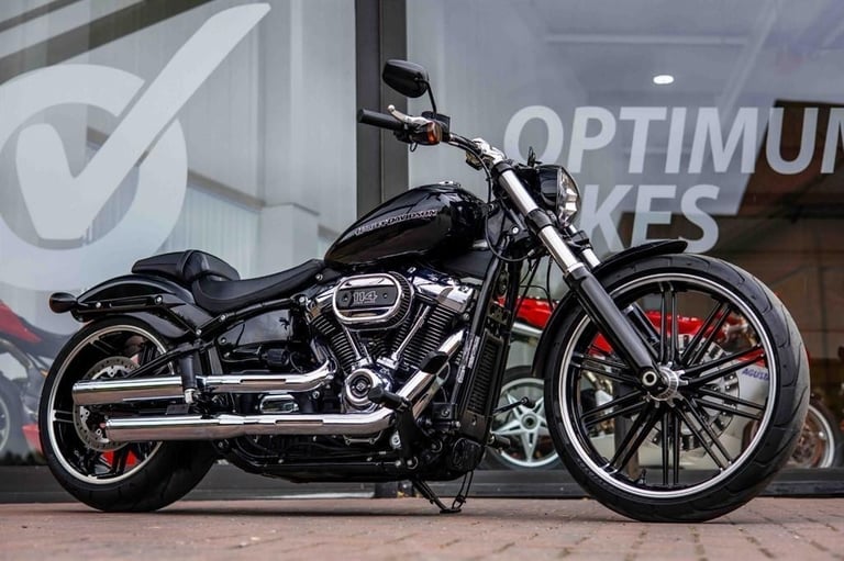 Harley-Davidson Breakout VANCE & HINES ! STUNNING