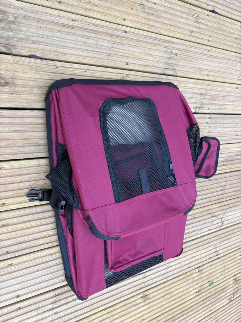 Folding pet carrier 