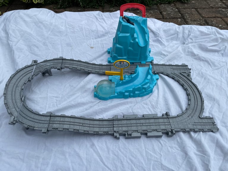 Thomas the tank engine train sets