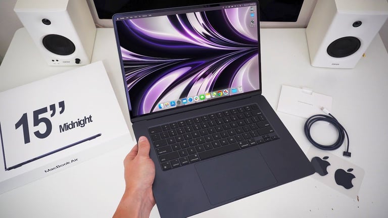 APPLE MACBOOK AIR 15 INCH M2 MIDNIGHT COLOUR, 8GB RAM, 512GB SSD, UK KEYBOARD - NO TEXTS OR OFFERS