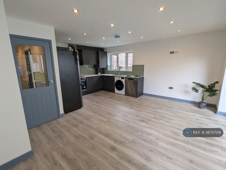 3 bedroom house in Barlow Close, Wallington, SM6 (3 bed) (#2675709)