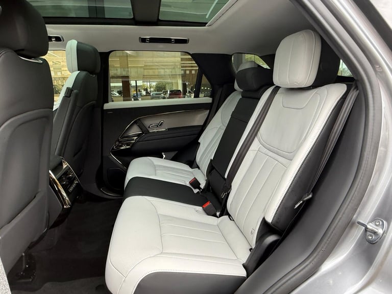 2023 Land Rover Range Rover Sport 3.0 D300 MHEV Dynamic SE SUV 5dr Diesel Auto 4WD Euro 6 (s/s) (...