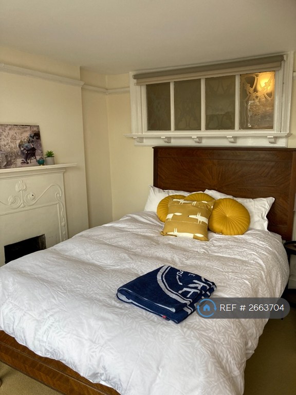 2 bedroom flat in Doughty Street, London, WC1N (2 bed) (#2663704)