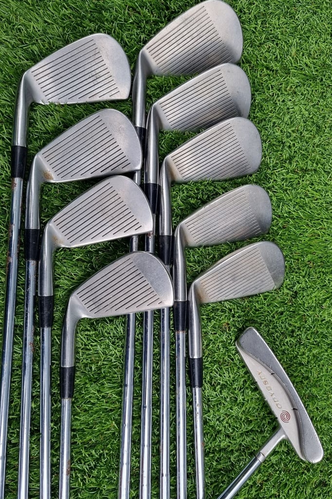 Taylor Made, Mizuno, Odyssey, R320 driver, Fli-Hi hybrid, Odyssey putter, stand-bag & MORE 
