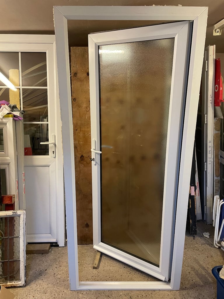 UPVC DOOR 208 x 91 cm NEW (LESS THAN 6 MONTHS OLD) - UPVC THERMAL DOUBLE GLAZED DOOR (REF: DX126)