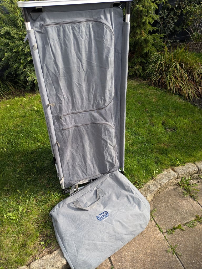 Folding wardrobe 