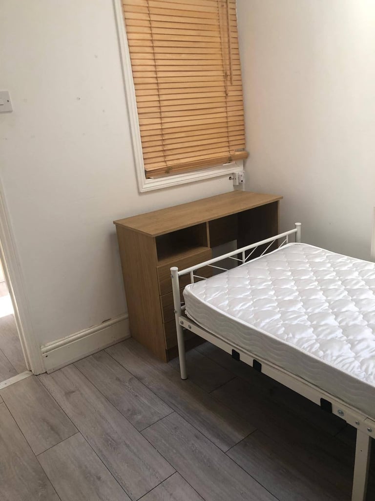  Spacious & Cosy double Room for Rent IG1 4UH