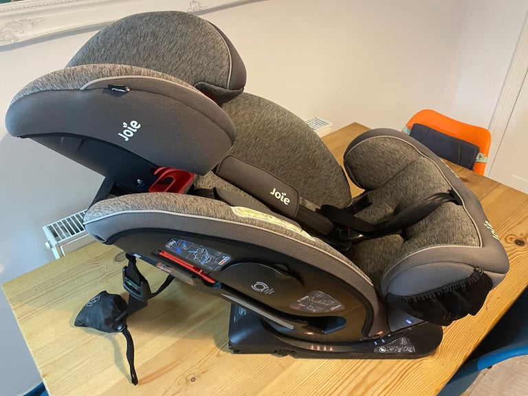 Joie 15 - 36kg (0-12 years old) car seat, with isofix