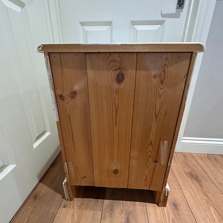 Solid Country Pine Bedside Cabinet Table 3 Dovetail Drawers Cream CHIPPED Paint
